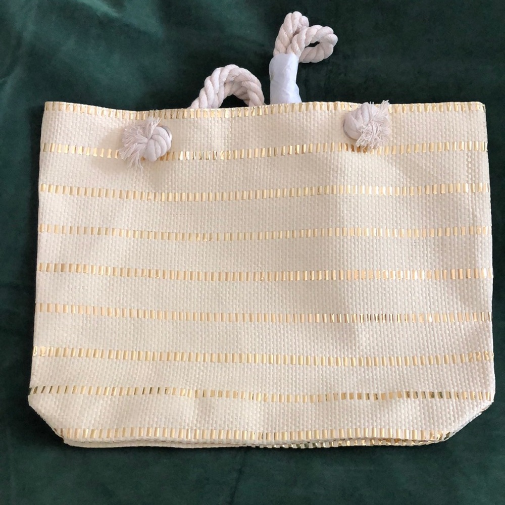 Beach tote bag with gold accents